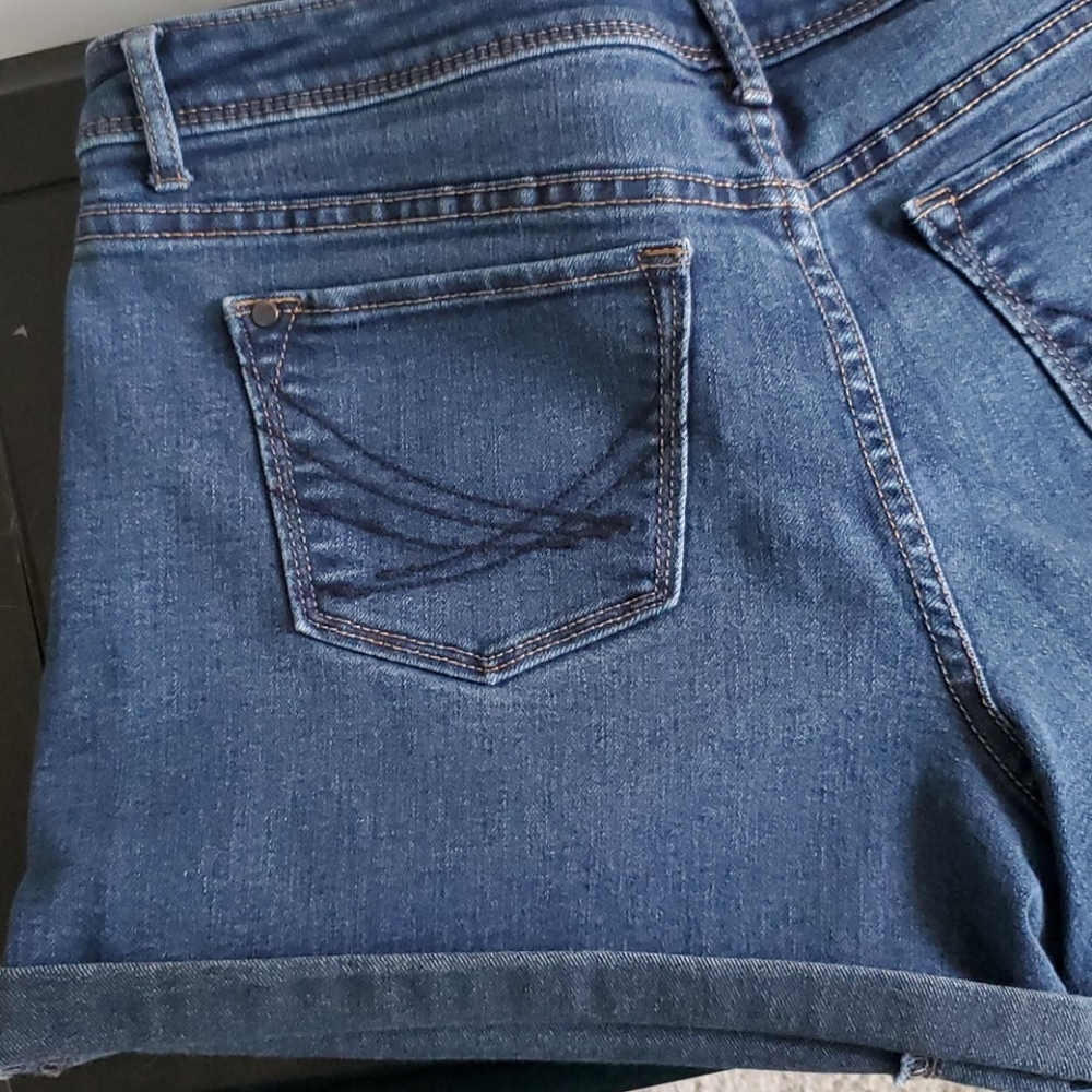 Simply Vera size 8 denim shorts